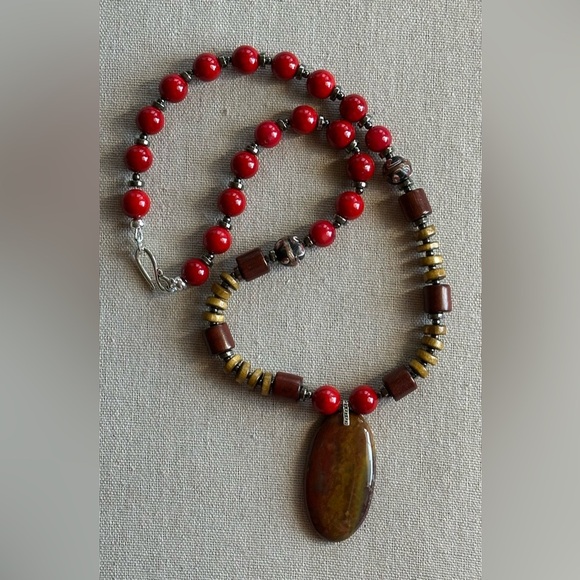 24 inch Coral and Wood bead necklace NWOT - Picture 10 of 11